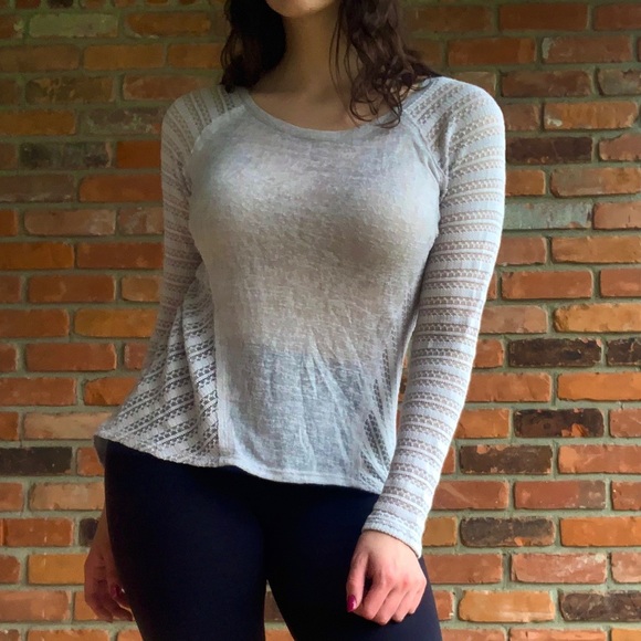 Light Gray lightweight Raglan Top 🌿 - Picture 2 of 6